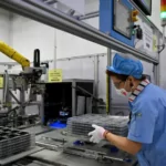In June, Singapore's manufacturing output slow growth of 2.2%