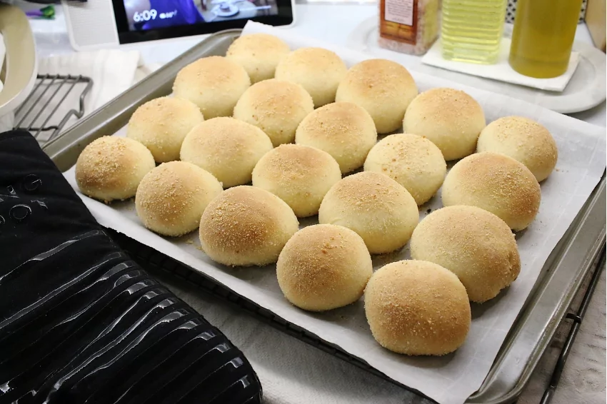 Inflation hits Philippines bakers, shrinking 'poor man's bread'