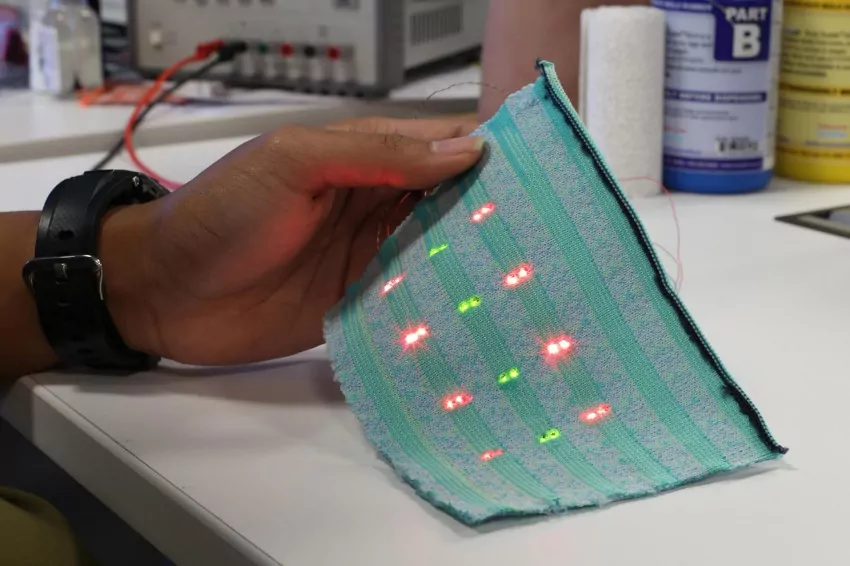 MIT Engineers boost fluorescent sensor signals to see inside living cells