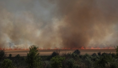 Outgunned but defiant, Ukrainian twin city defenders await Russian attack