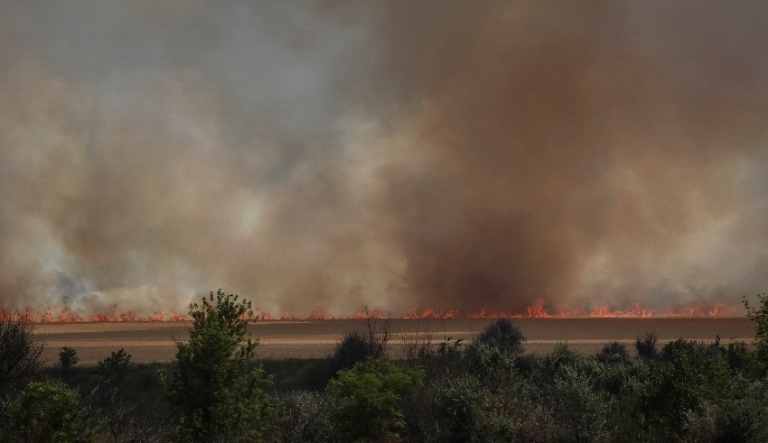 Outgunned but defiant, Ukrainian twin city defenders await Russian attack