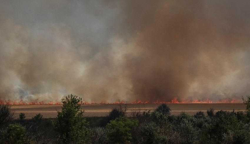 Outgunned but defiant, Ukrainian twin city defenders await Russian attack