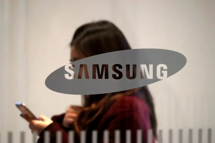Samsung Q2 strong on server-chip demand, cloud handsets