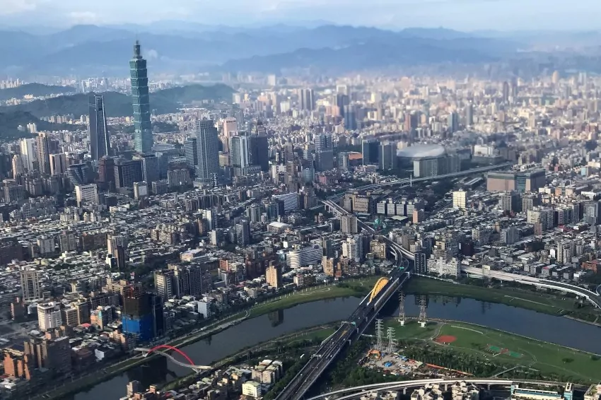 Taiwan June exports surge, peak season forecast is favorable