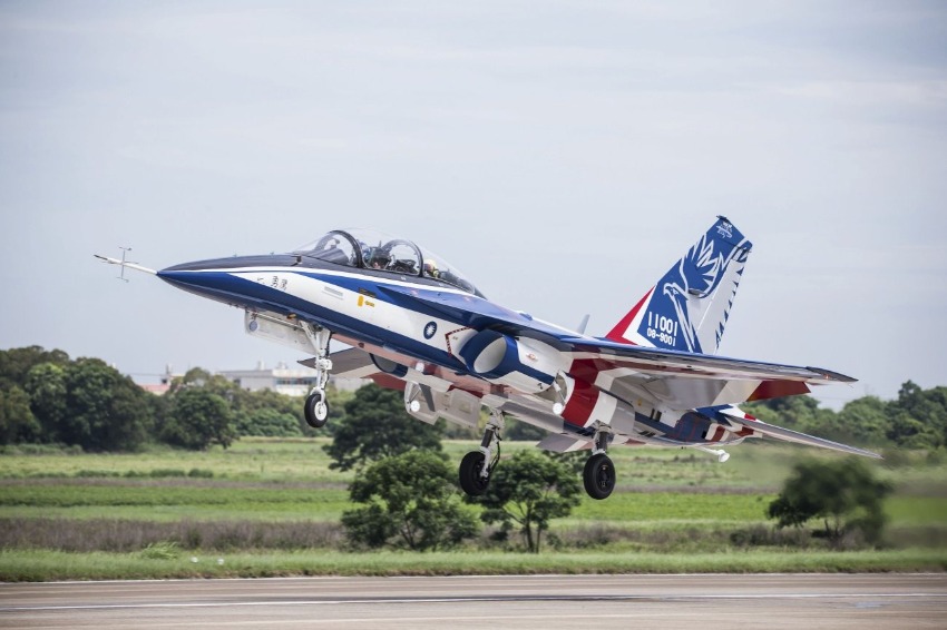 Taiwan's superior training jet is praised