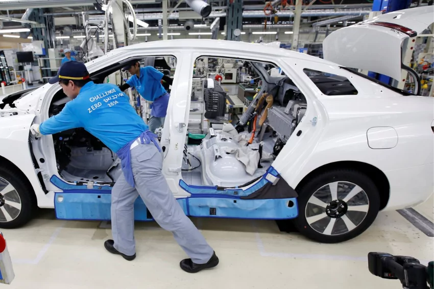 Toyota limits domestic output by 4,000 cars in July due to bad weather