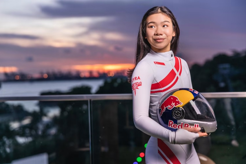 World Champion Kyra Poh on skydiving with sister Vera