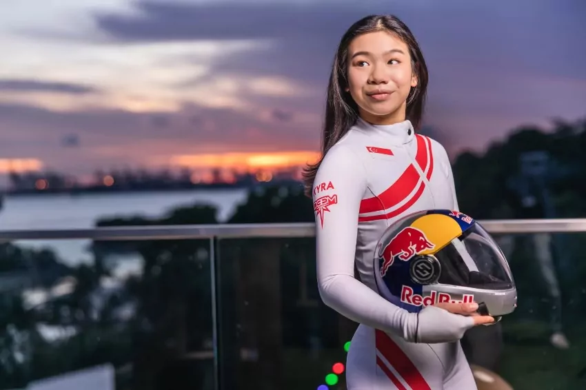 World Champion Kyra Poh on skydiving with sister Vera