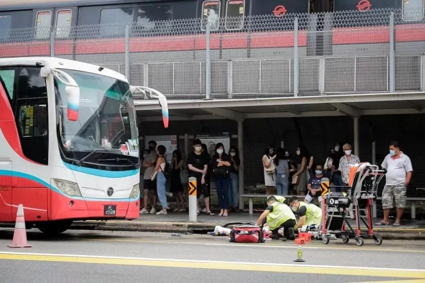 An elderly woman was killed in a bus crash on Tiong Bahru Road
