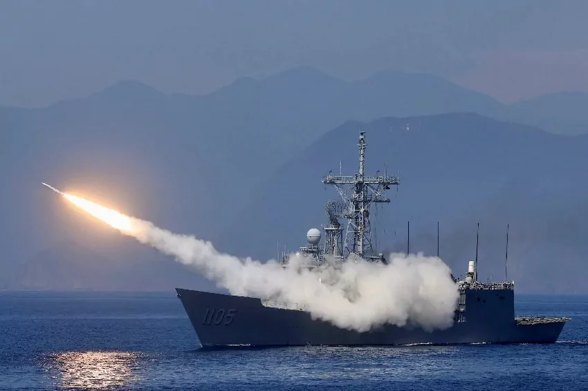As drills end, Chinese and Taiwanese warships face off
