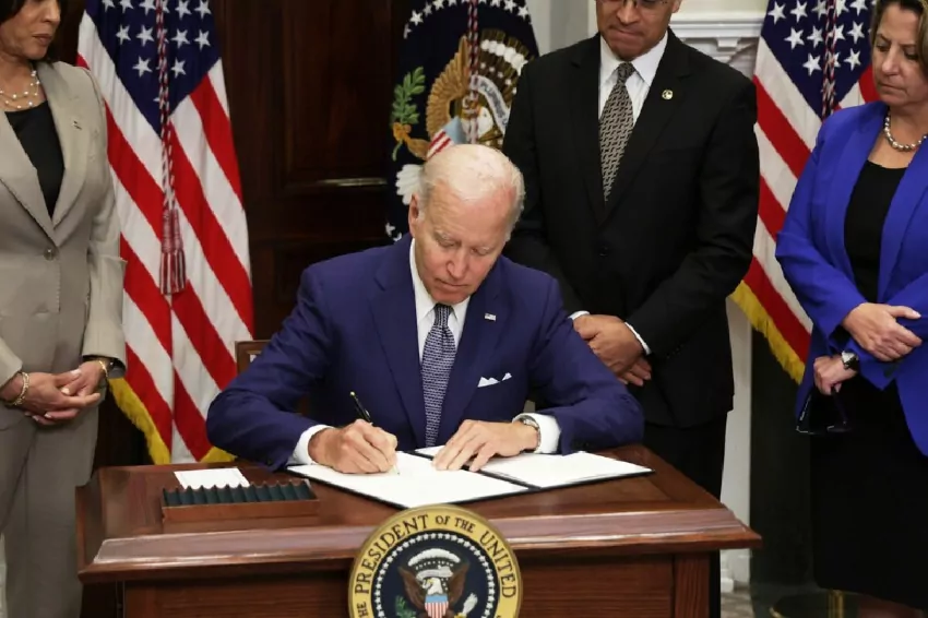 Biden signs abortion order, says Republicans undermines women's power
