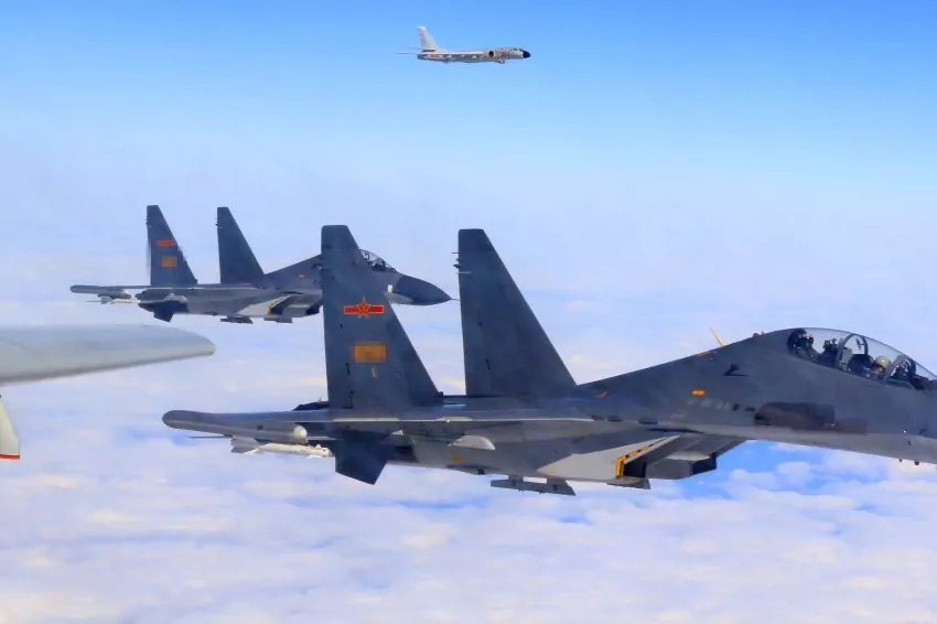Chinese warplanes swarm Taiwan Strait before Pelosi's visit