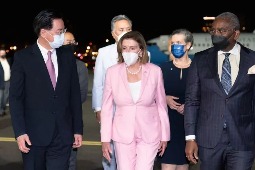 Pelosi pledges support for Taiwan as China conducts military drills