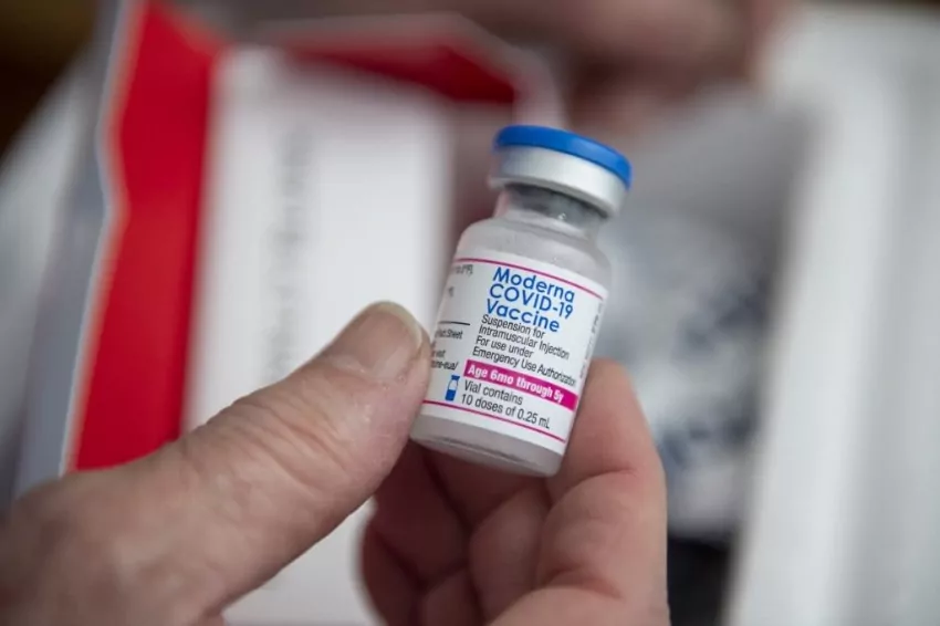 Pfizer and BioNTech, sued by Moderna for copying their COVID-19 vaccine