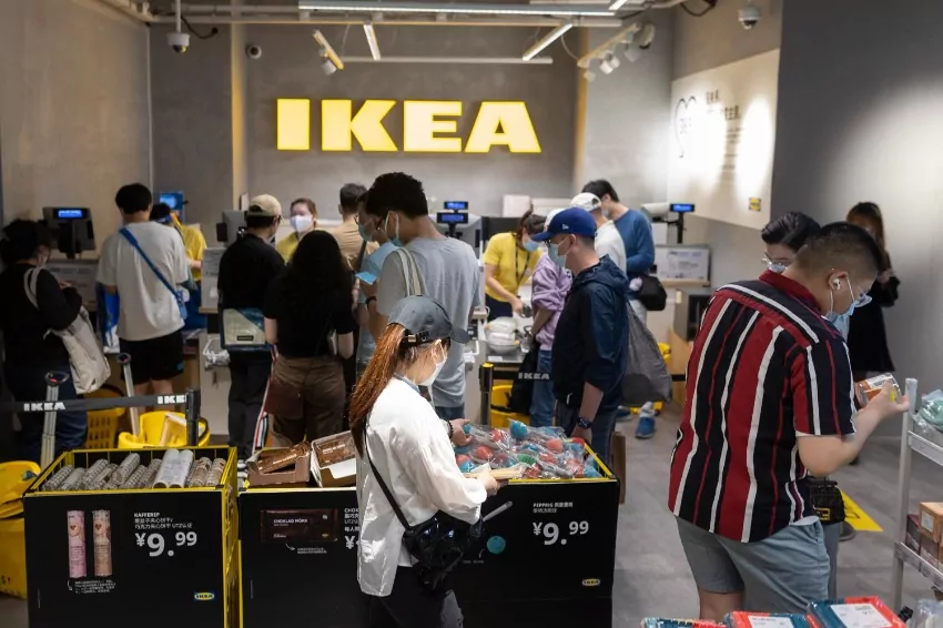 Shanghai IKEA shoppers flee from store COVID-19 lockdown