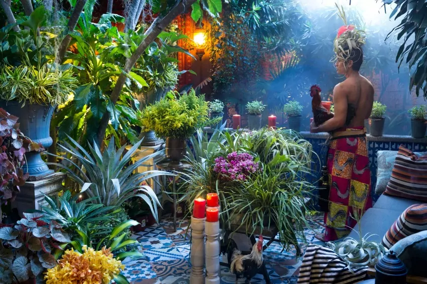 This Thai Luxury Hotel Designer’s home screams crazy grandeur