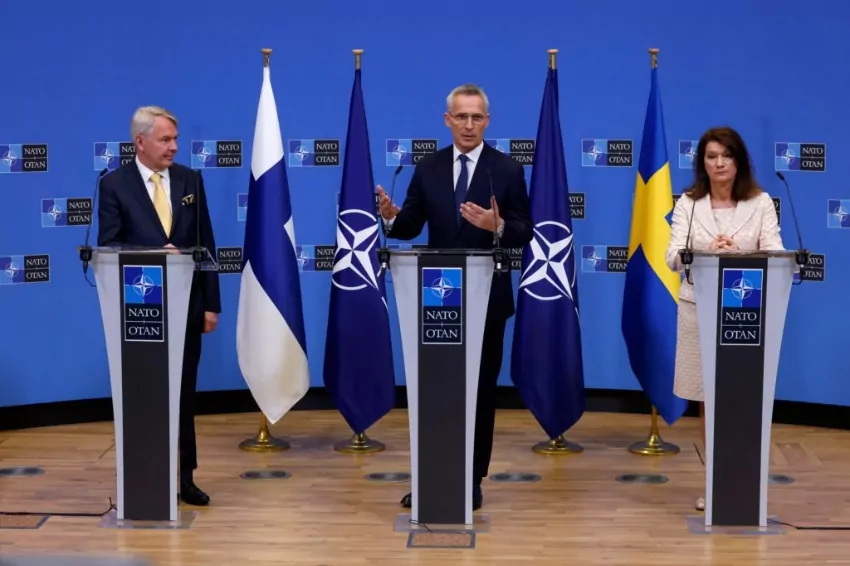 Ukraine warns of new Russian offensive; Sweden, Finland close to joining NATO