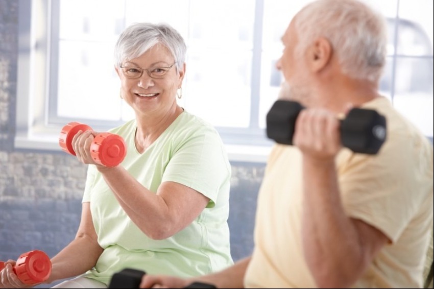 What types of exercise are designed to minimize the risk of dementia