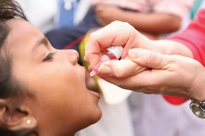 Why has polio spread to London, New York, and Jerusalem?