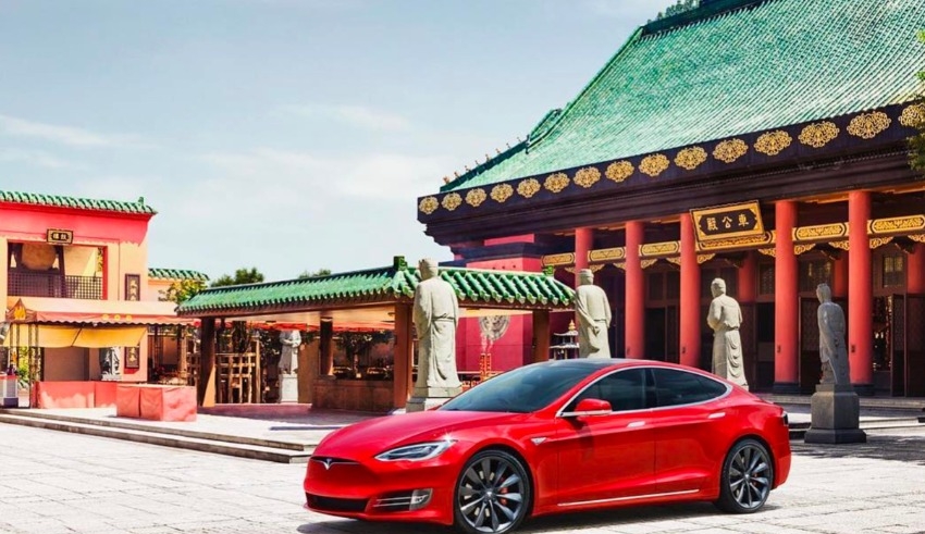 Despite a surge in sales, Tesla is considering a rethinking of its China retail strategy