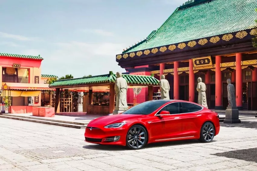 Despite a surge in sales, Tesla is considering a rethinking of its China retail strategy