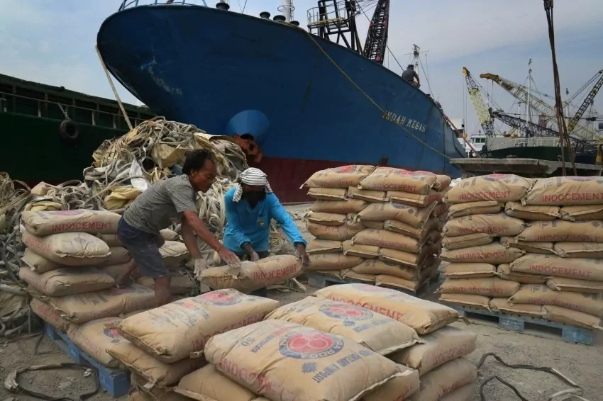 Indonesia posts a $5.76 billion trade surplus in August, exceeding expectations