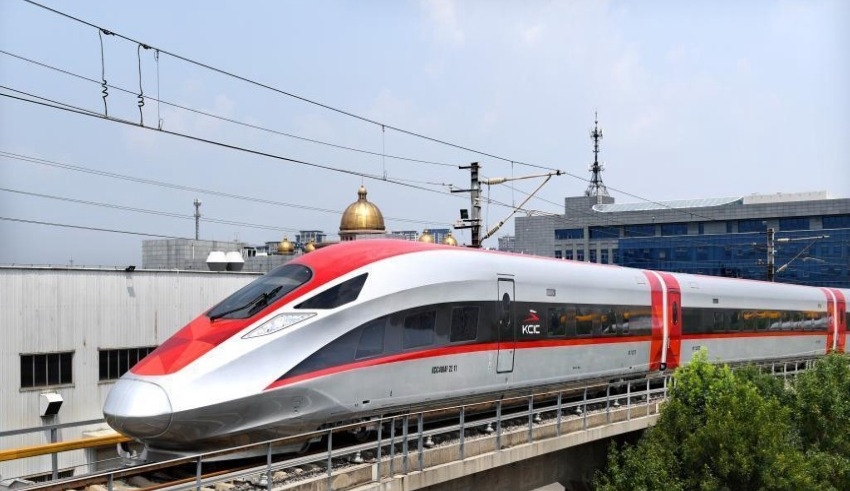 Indonesia's first high-speed railway sports China-made trains