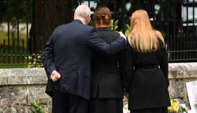 Prince Andrew just ‘groped’ his own daughter during Queen Elizabeth’s funeral