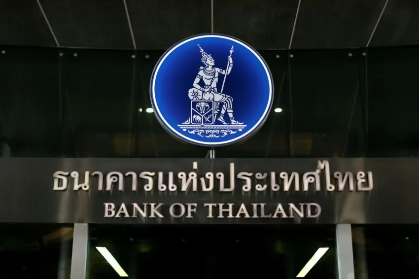 Thai finance minister meets central bank over baht weakness