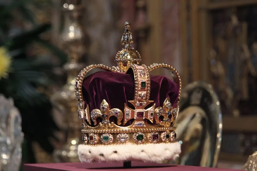 The Coronation Crown of the British Royal family is actually worth P2.2 billion