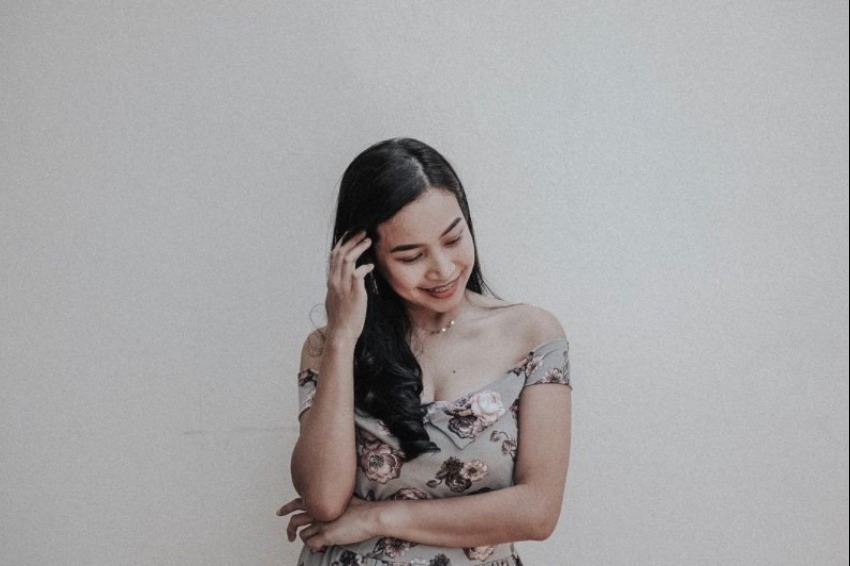 Wattpad writer Jonaxx's fans are at war with Gwy Saludes?