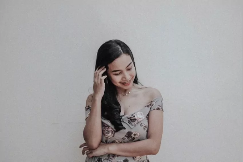 Wattpad writer Jonaxx's fans are at war with Gwy Saludes?