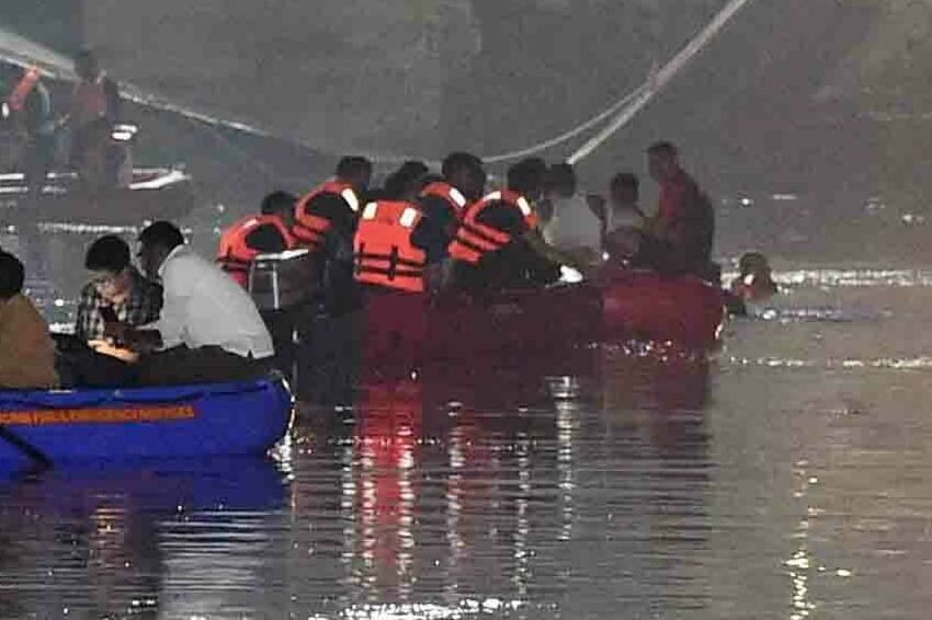 India bridge collapse, kills 30 people