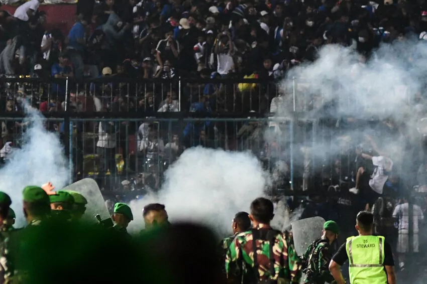 Indonesia football stadium crush, 125 dead