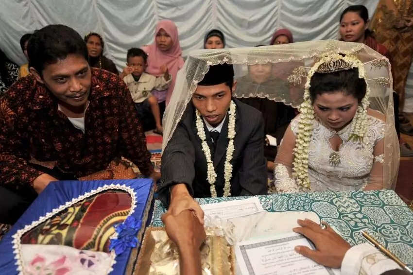 Indonesian women are speaking out against foreigner-mixed marriage taboos