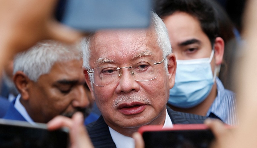 Mahathir thinks Najib would walk free if graft-tainted party wins