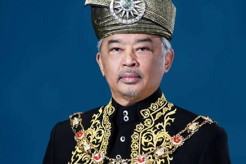 Malaysia election: King calls for “civil” campaigning