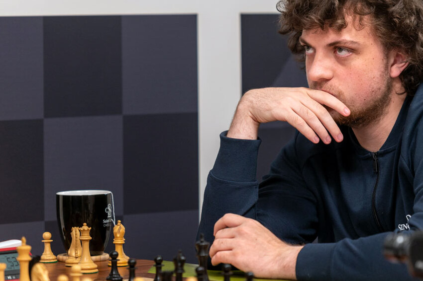 Niemann files $100-million slander lawsuit against Carlsen