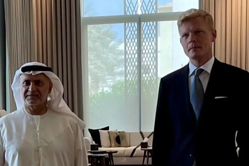 The UAE presidential advisor meets with the UN Special Envoy for Yemen
