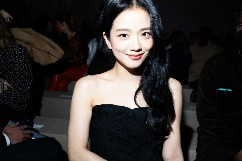 This is how Jisoo got ready for the Dior SS23 Show