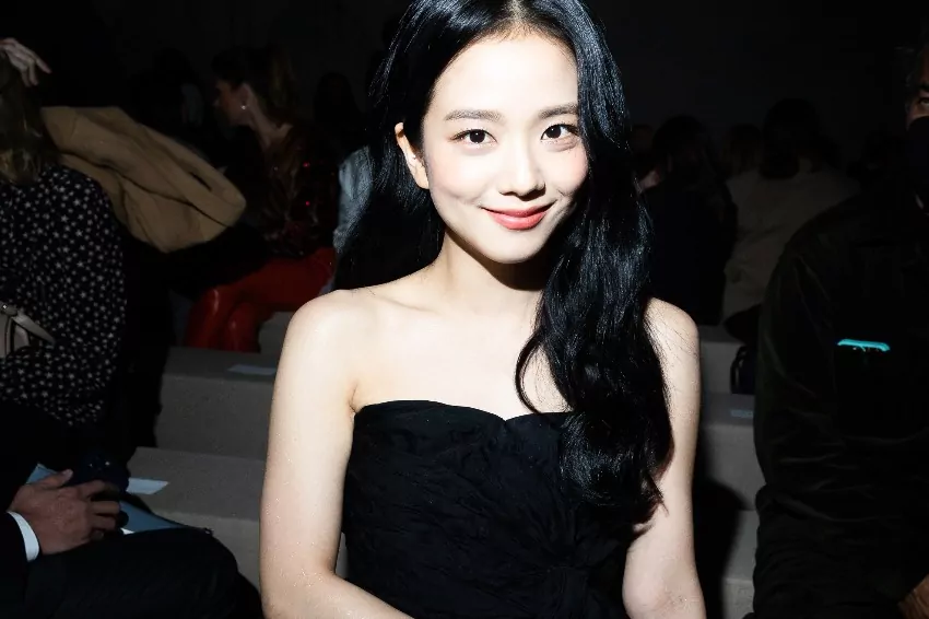 This is how Jisoo got ready for the Dior SS23 Show