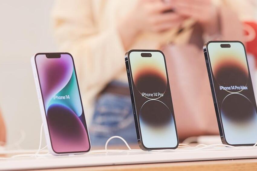 Apple warns of China COVID-19 disruption impacting iPhone shipments