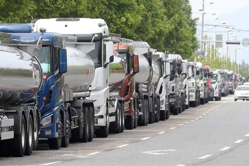 first discussions with striking truckers are planned by south korea