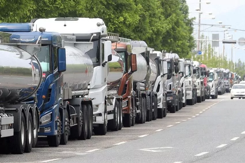first discussions with striking truckers are planned by south korea