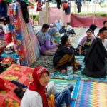 indonesian quake survivors struggle to get aid, rescue continues