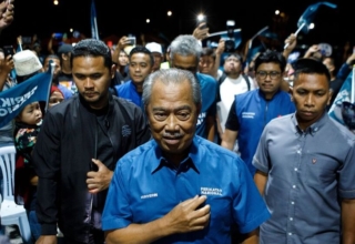 malaysia's anwar, muhyiddin race to establish government