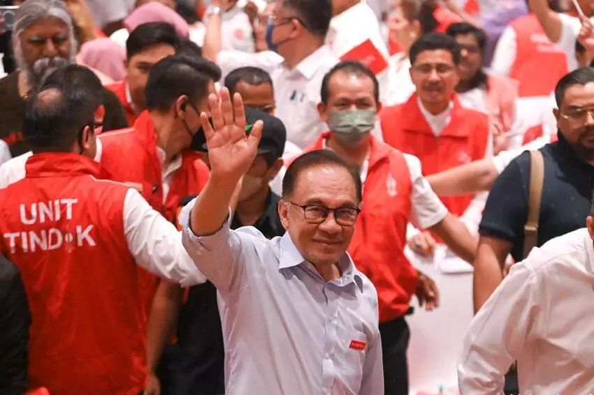 Malaysia's Anwar bids for Prime Minister again
