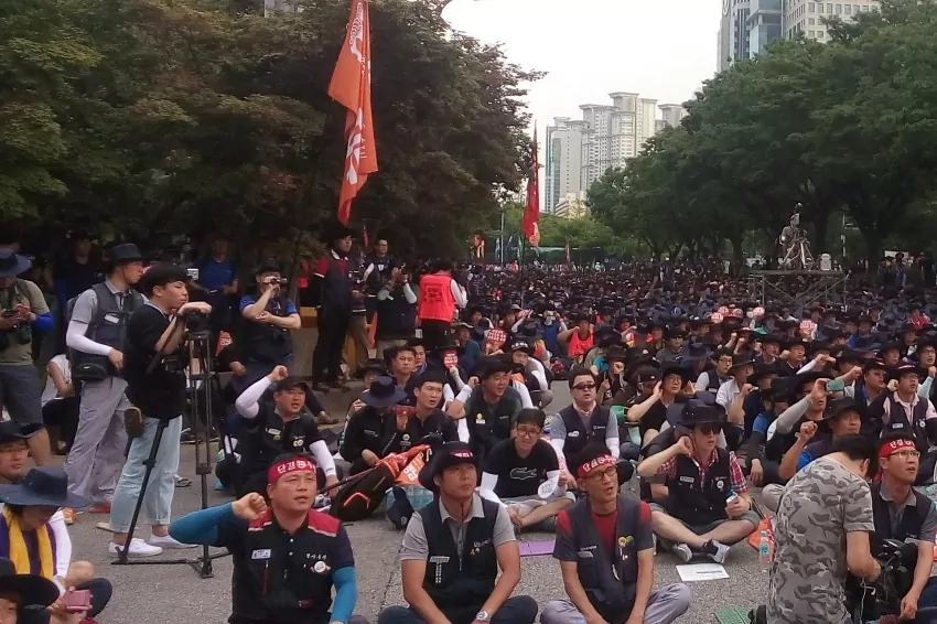 President Yoon of South Korea threatens truckers on strike
