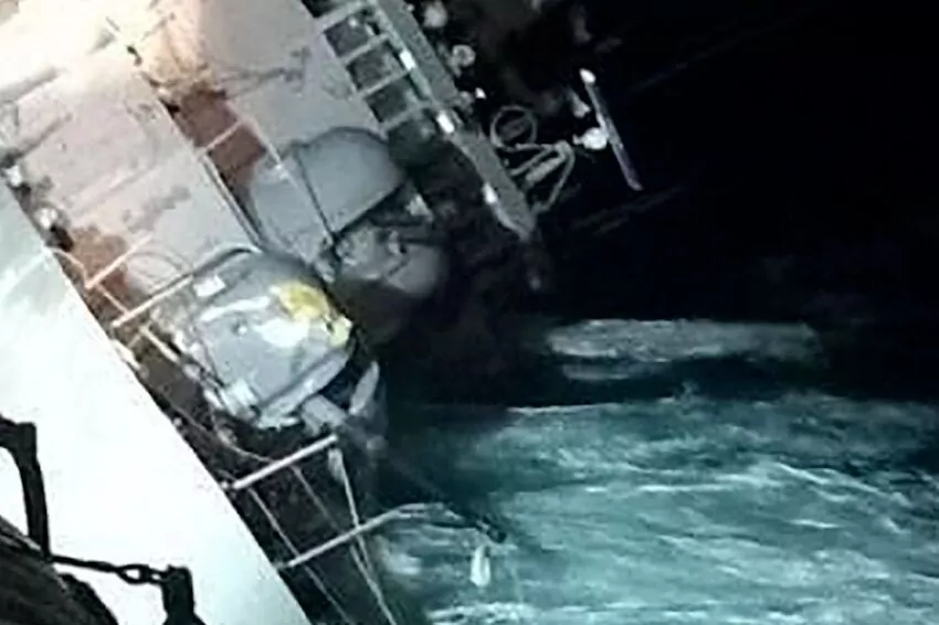 after warship sinks, thailand navy searches for 31 sailors