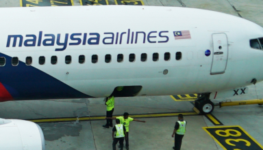 malaysia's transport minister encourages airlines to set lower fares during christmas